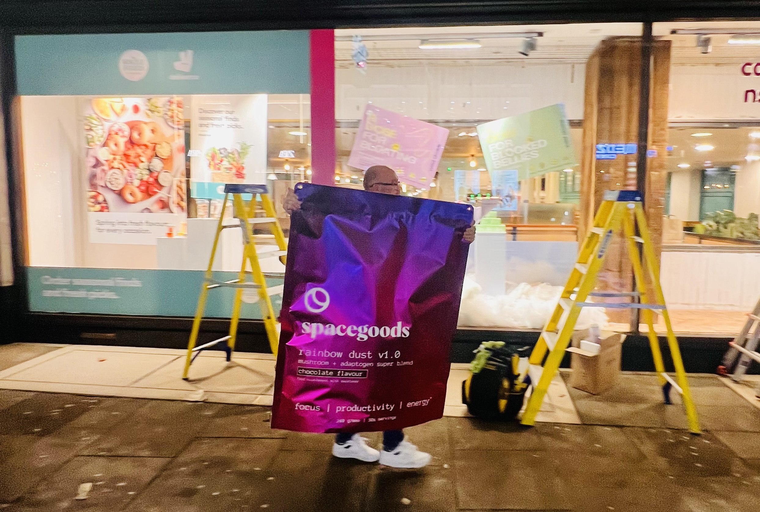 Spacegoods Window display fitting